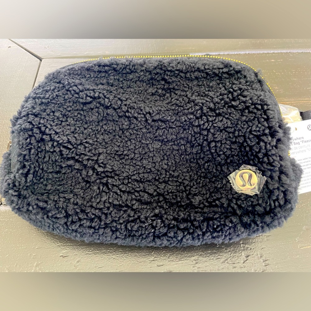 Lululemon 1L Sherpa Everywhere Belt Bag